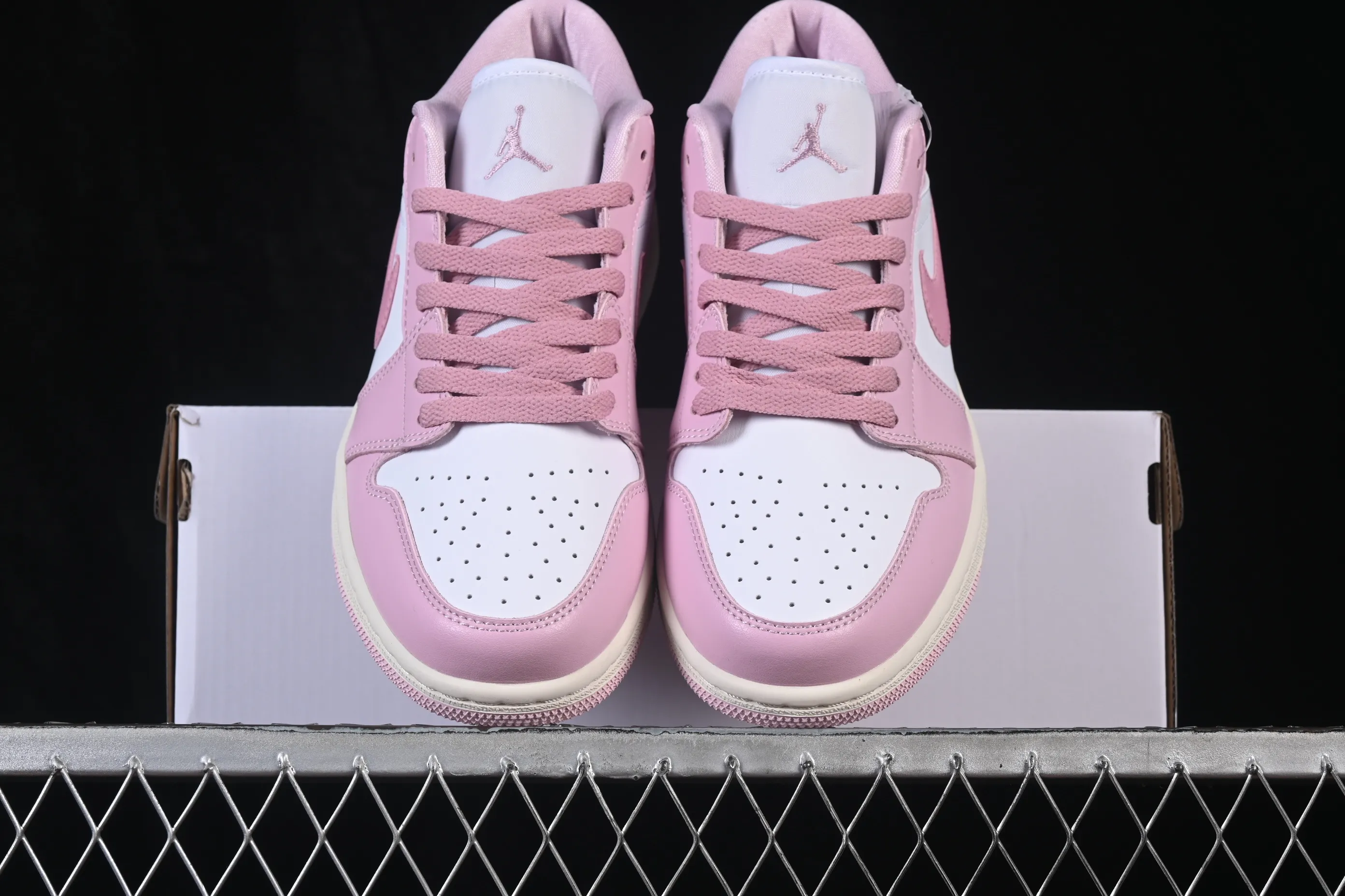 All categories Air Jordan Jordan series basketball shoes Air Jordan 1 Low Air Jordan 1 Low AJ1 Joe 1 white and pink low-top retro culture basketball shoes DC0774-607